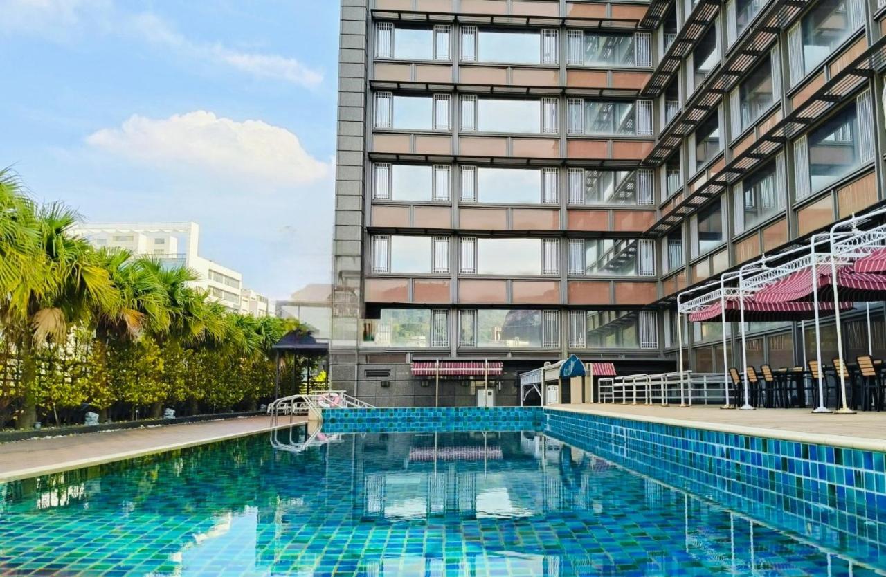 S Aura Hotel Taipei Exteriör bild