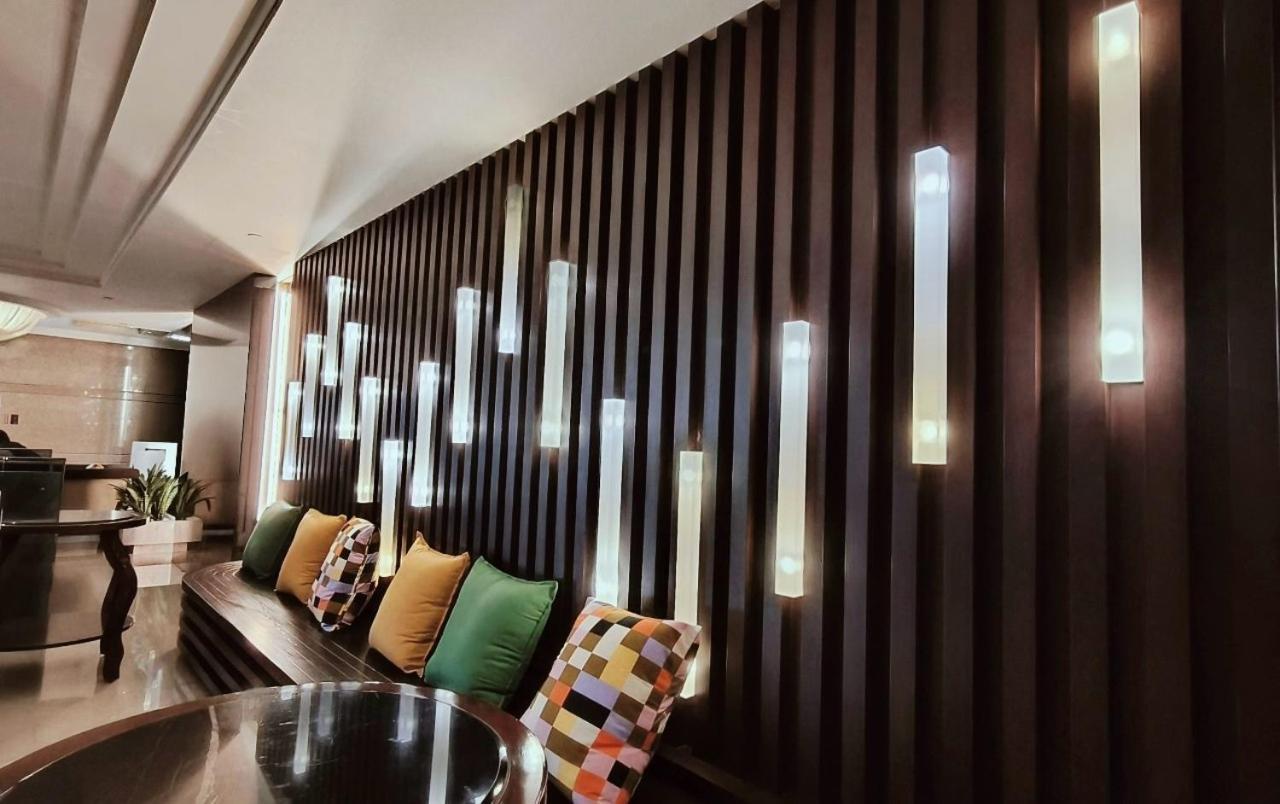 S Aura Hotel Taipei Exteriör bild